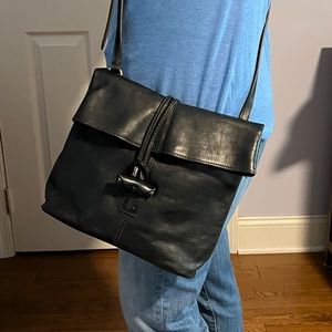 Dooney & Bourke Super nice leather cross body purse